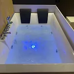 Apartment Luxury Jacuzzi Suite- Astir,tirana *