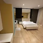 Luxury Jacuzzi Suite- Astir,tirana *