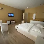 Luxury Jacuzzi Suite- Astir,tirana * טיראנה