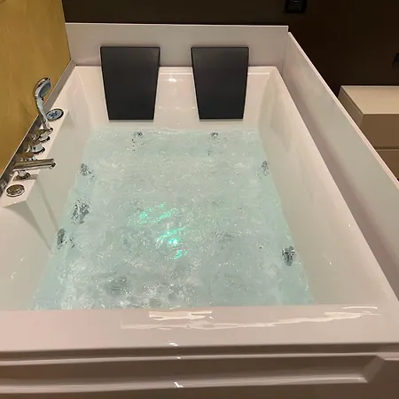 شقة Luxury Jacuzzi Suite- Astir,tirana *