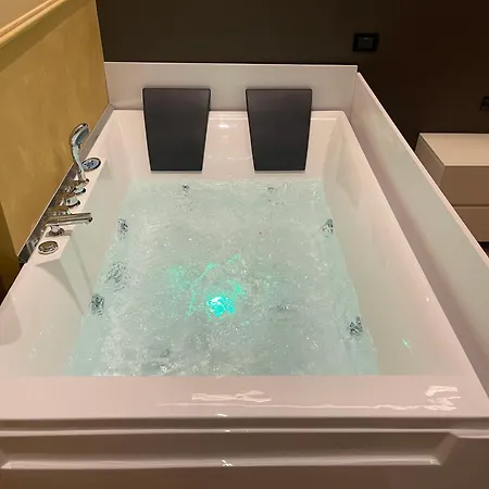 Luxury Jacuzzi Suite- Astir,tirana * تيرانا