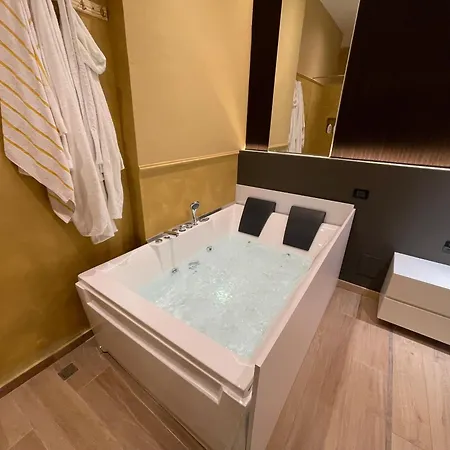 Apartment Luxury Jacuzzi Suite- Astir,tirana *