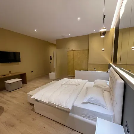 Luxury Jacuzzi Suite- Astir,tirana * تيرانا