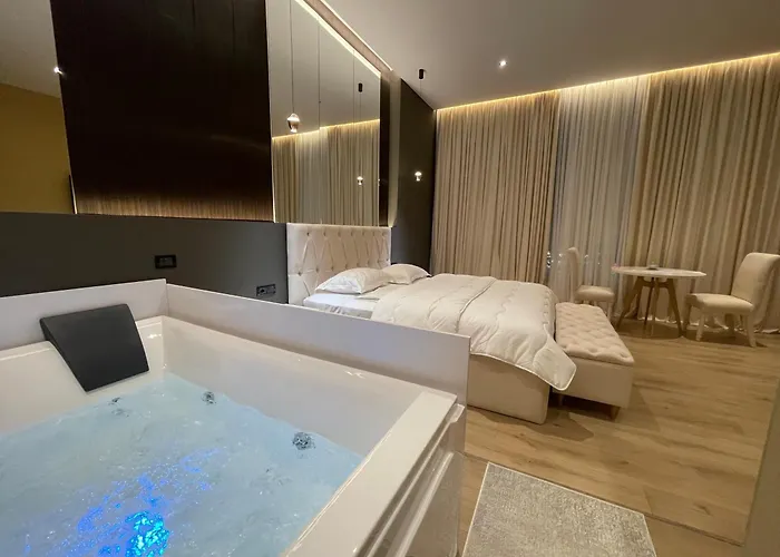 Luxury Jacuzzi Suite- Astir,tirana Lägenhet *