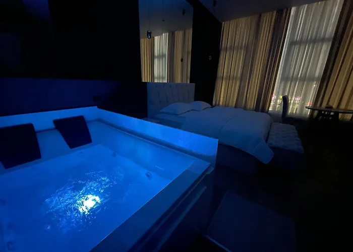 Luxury Jacuzzi Suite- Astir,tirana Apartment