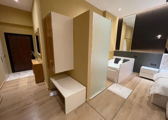 Luxury Jacuzzi Suite- Astir,tirana *