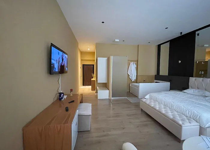 Luxury Jacuzzi Suite- Astir,tirana