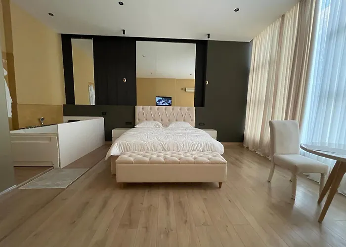 Luxury Jacuzzi Suite- Astir,tirana * Tirana