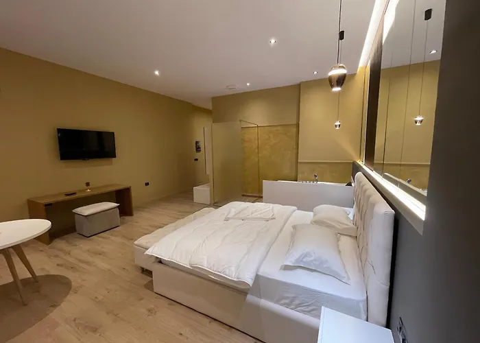 Luxury Jacuzzi Suite- Astir,tirana * Tirana