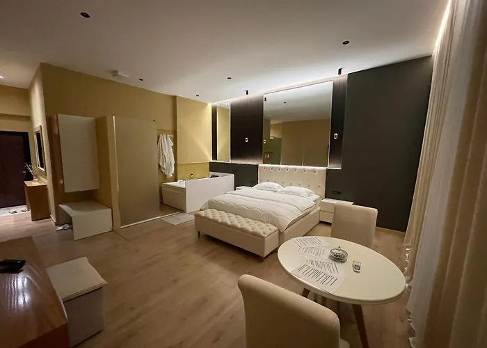 Luxury Jacuzzi Suite- Astir,tirana