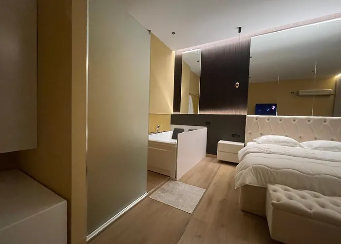 Luxury Jacuzzi Suite- Astir,tirana * Tirana