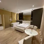 Luxury Jacuzzi Suite- Astir,tirana Apartmán