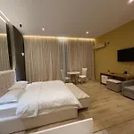 Luxury Jacuzzi Suite- Astir,tirana 公寓