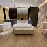 Luxury Jacuzzi Suite- Astir,tirana *