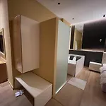 Luxury Jacuzzi Suite- Astir,tirana Lägenhet