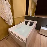 Lägenhet Luxury Jacuzzi Suite- Astir,tirana *