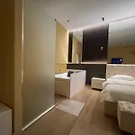 Luxury Jacuzzi Suite- Astir,tirana * Tirana