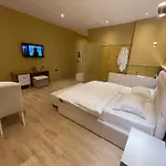 Luxury Jacuzzi Suite- Astir,tirana Lägenhet *
