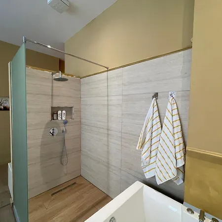 Luxury Jacuzzi Suite- Astir,tirana Appartement *