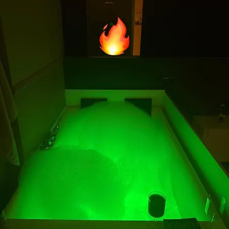 Luxury Jacuzzi Suite- Astir,tirana Апартаменты Тирана
