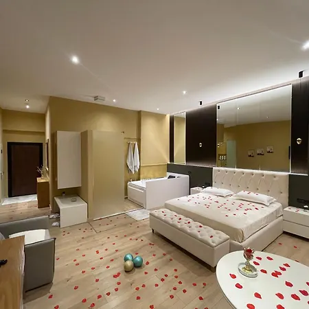 Luxury Jacuzzi Suite- Astir,tirana Апартаменты