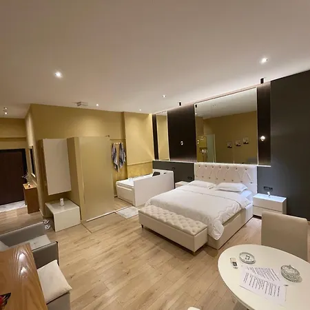 Luxury Jacuzzi Suite- Astir,tirana * Тирана