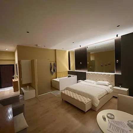 Luxury Jacuzzi Suite- Astir,tirana Апартаменты