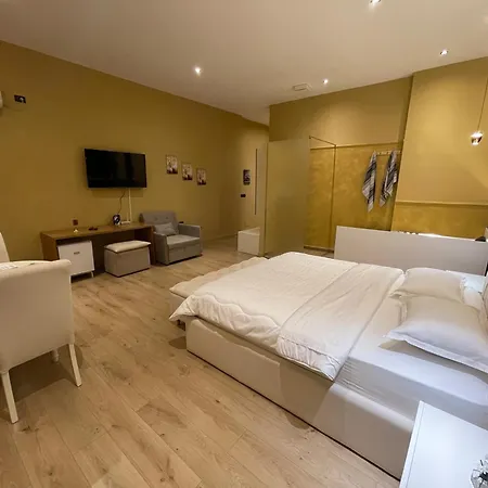 Luxury Jacuzzi Suite- Astir,tirana