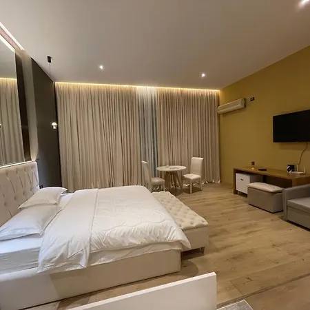 Luxury Jacuzzi Suite- Astir,tirana Апартаменты