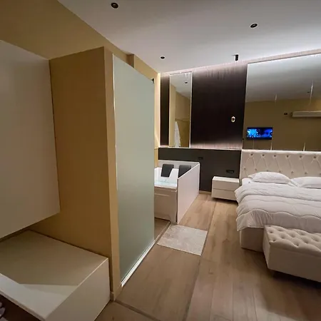 Апартаменты Luxury Jacuzzi Suite- Astir,tirana