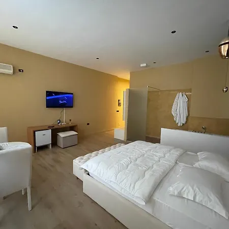 Апартаменты Luxury Jacuzzi Suite- Astir,tirana Тирана