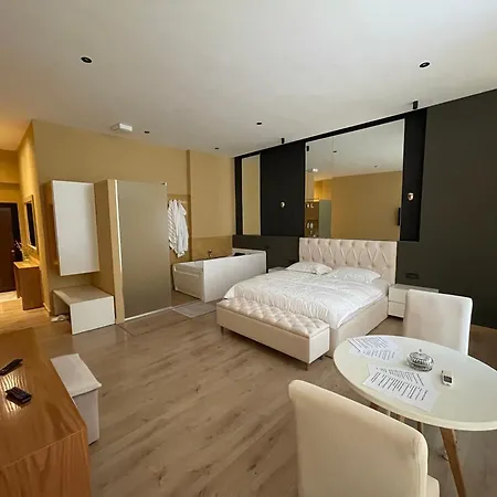 Luxury Jacuzzi Suite- Astir,tirana Тирана