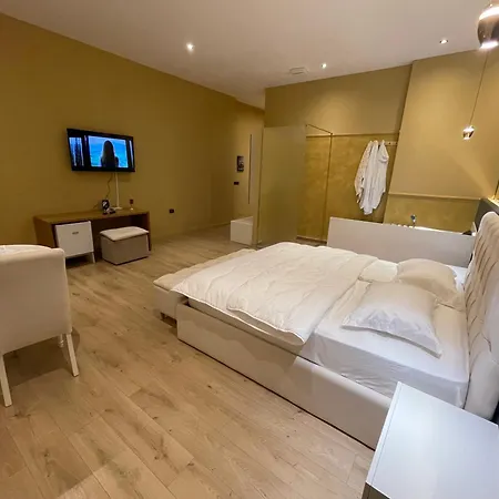 Luxury Jacuzzi Suite- Astir,tirana Διαμέρισμα *