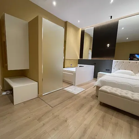 Luxury Jacuzzi Suite- Astir,tirana *