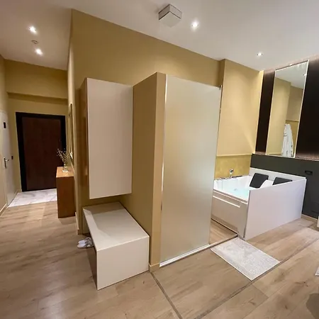 Апартаменты Luxury Jacuzzi Suite- Astir,tirana