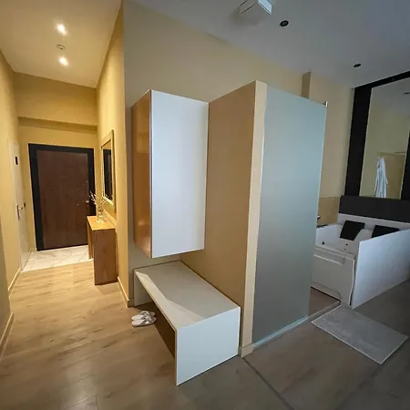 Luxury Jacuzzi Suite- Astir,tirana * Tirana