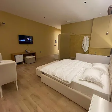 Апартаменты Luxury Jacuzzi Suite- Astir,tirana
