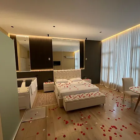 Luxury Jacuzzi Suite- Astir,tirana Апартаменты
