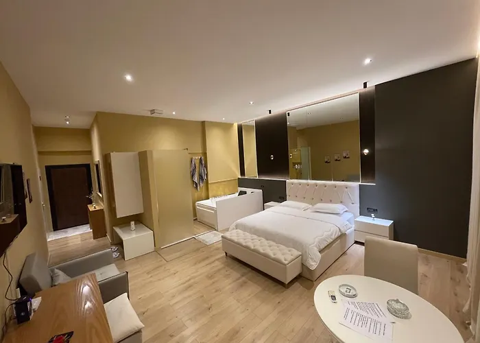 Luxury Jacuzzi Suite- Astir,tirana * Tirana