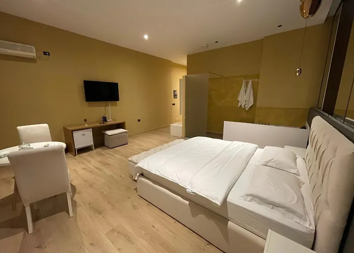 Luxury Jacuzzi Suite- Astir,tirana * Tirana