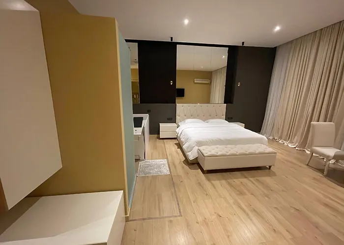 Luxury Jacuzzi Suite- Astir,tirana *