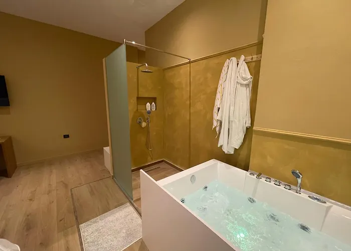 Luxury Jacuzzi Suite- Astir,tirana *