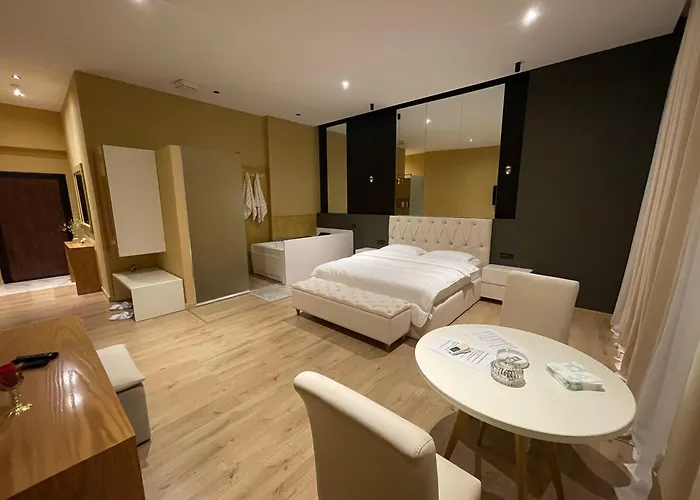 Luxury Jacuzzi Suite- Astir,tirana *