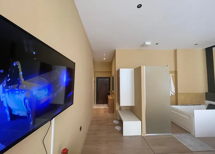 Luxury Jacuzzi Suite- Astir,tirana Appartement *