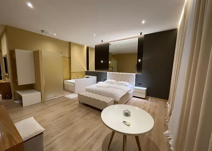 Luxury Jacuzzi Suite- Astir,tirana *
