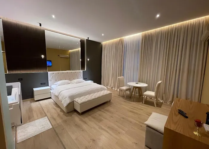 Luxury Jacuzzi Suite- Astir,tirana