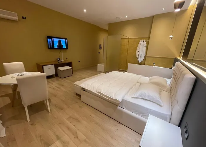 Luxury Jacuzzi Suite- Astir,tirana Appartement *