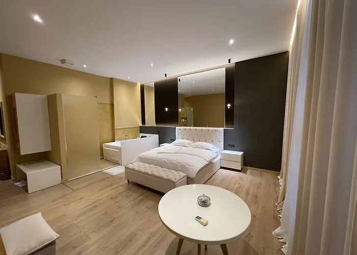 Luxury Jacuzzi Suite- Astir,tirana * Tirana